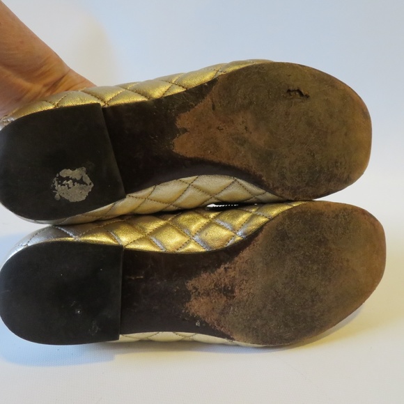 MARC JACOBS GOLD QUILTED LEATHER BLACK FLATS 6.5 - Picture 6 of 7